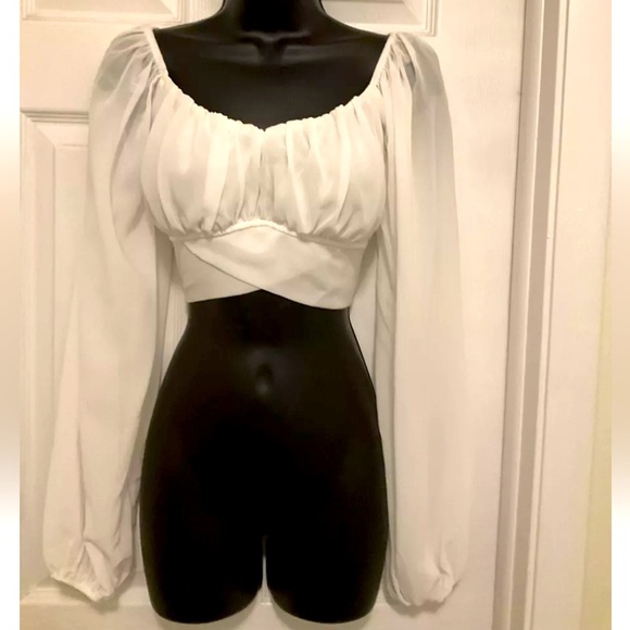 Windsor Women’s White Peasant Cropped Top Size Medium - Picture 1 of 12